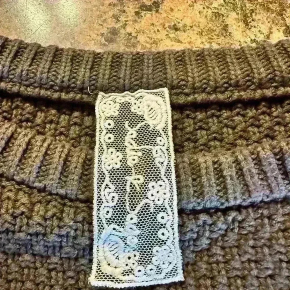 Sadie And Sage Oversized Sweater Army Green. Size M/L. EUC - Picture 5 of 10